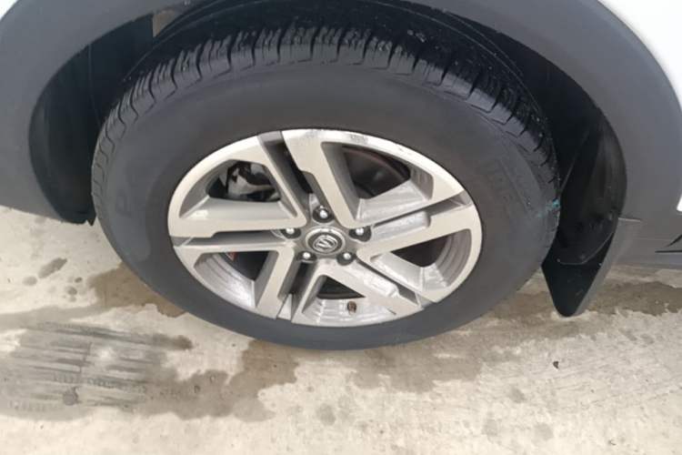 Used CHANGAN CS55 2018 1.5T Automatic Colorful Edition China V Standard Left Front Wheel Hub
