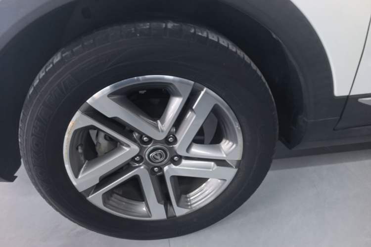 Used CHANGAN CS55 2018 1.5T Automatic Colorful Edition China V Standard Left Front Wheel Hub
