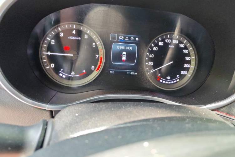 Used CHANGAN CS55 2018 1.5T Manual Colorful Model China V Standard Odometer Close Up