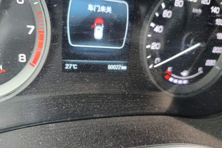 Used CHANGAN CS55 2018 1.5T Manual Colorful Model China V Standard Odometer Close Up