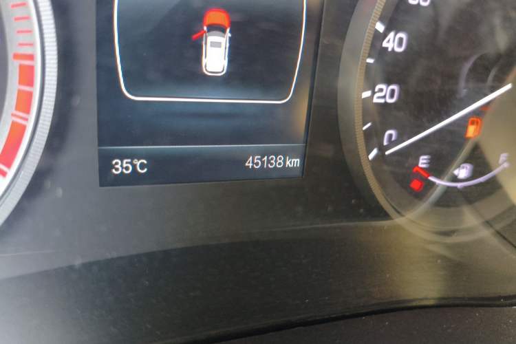 Used CHANGAN CS55 2018 1.5T Manual Colorful Model China V Standard Odometer Close Up
