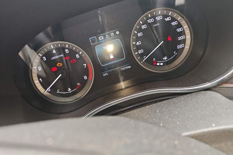 Used CHANGAN CS55 2018 1.5T Manual Colorful Model China V Standard Odometer Close Up