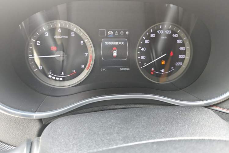 Used CHANGAN CS55 2018 1.5T Manual Colorful Model China V Standard Odometer Close Up