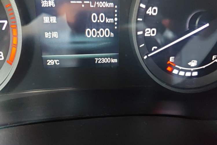 Used CHANGAN CS55 2018 1.5T Manual Colorful Model China V Standard Odometer Close Up