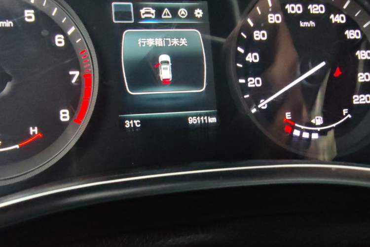 Used CHANGAN CS55 2018 1.5T Manual Colorful Model China V Standard Odometer Close Up