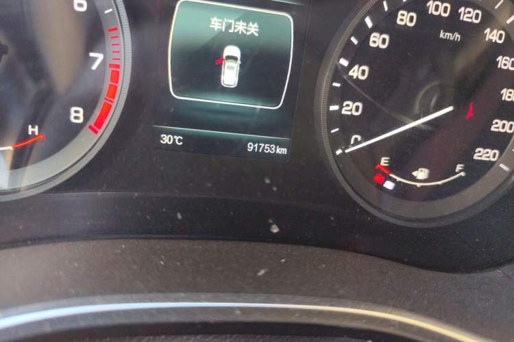 Used CHANGAN CS55 2018 1.5T Manual Colorful Model China V Standard Odometer Close Up