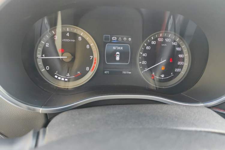 Used CHANGAN CS55 2018 1.5T Manual Colorful Model China V Standard Odometer Close Up