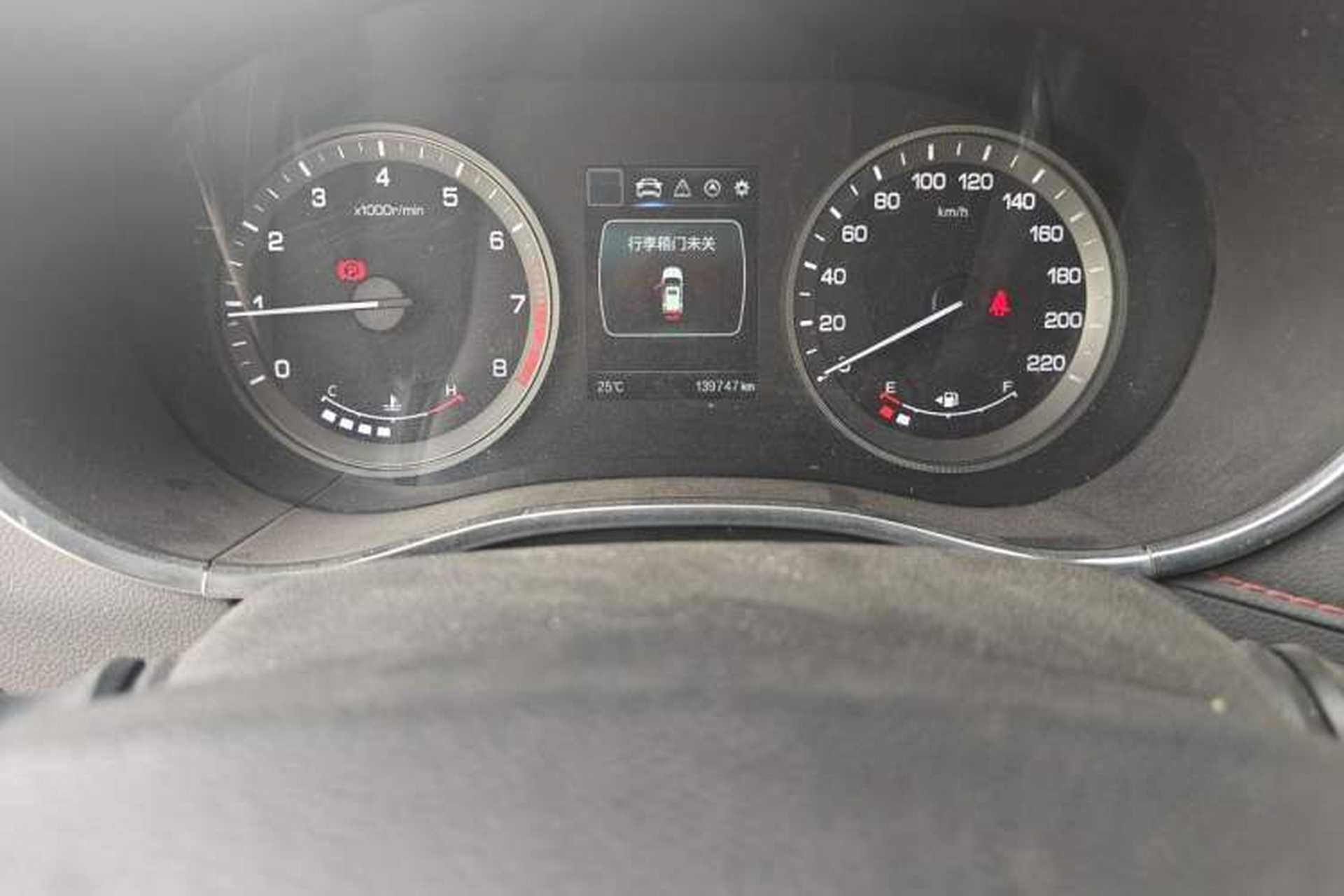 Used CHANGAN CS55 2018 1.5T Manual Colorful Model China V Standard Odometer Close Up