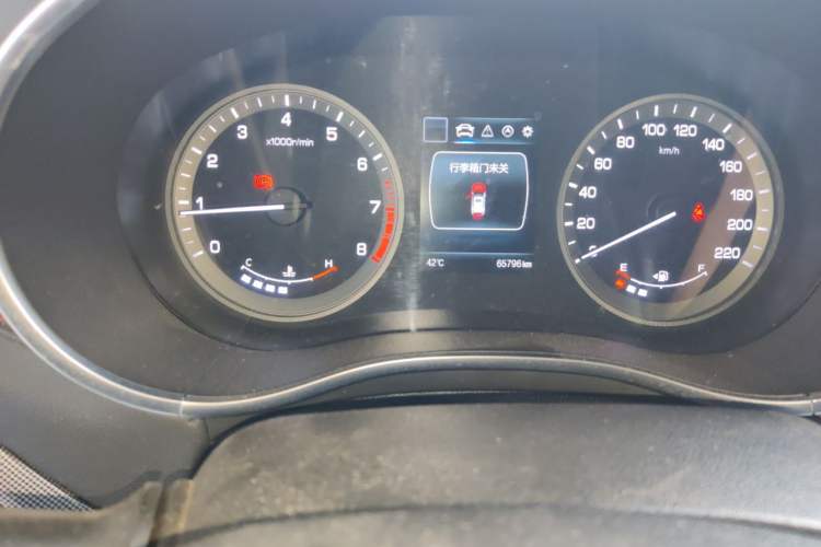 Used CHANGAN CS55 2018 1.5T Manual Colorful Model China V Standard Odometer Close Up