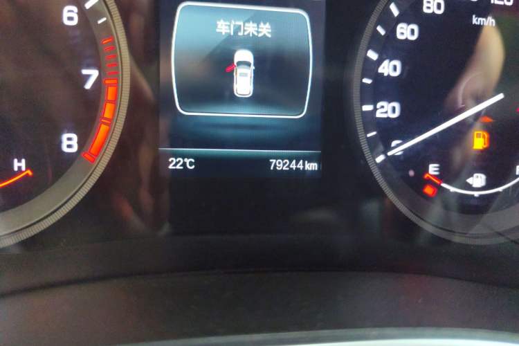 Used CHANGAN CS55 2018 1.5T Manual Colorful Model China V Standard Odometer Close Up