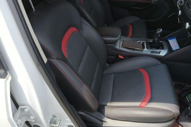 Used CHANGAN CS55 2018 1.5T Manual Colorful Model China V Standard Right Front Seat