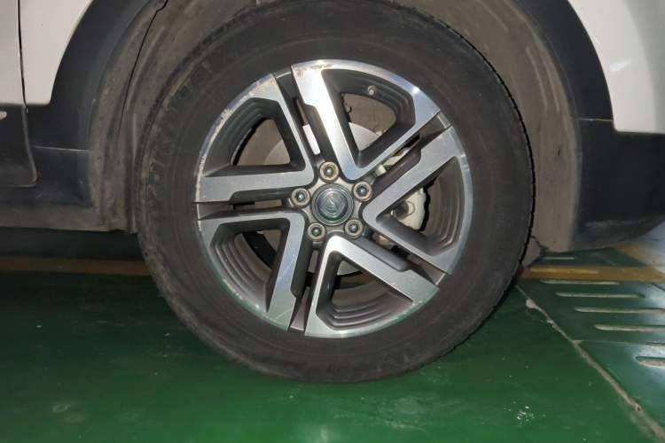 Used CHANGAN CS55 2018 1.5T Automatic Colorful Edition China V Standard Right Front Wheel Hub