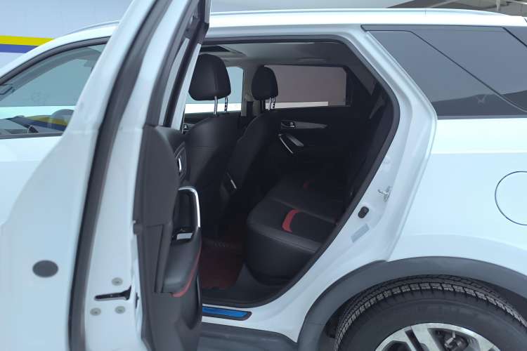 Used CHANGAN CS55 2018 1.5T Automatic Colorful Edition China V Standard Right Rear Seat