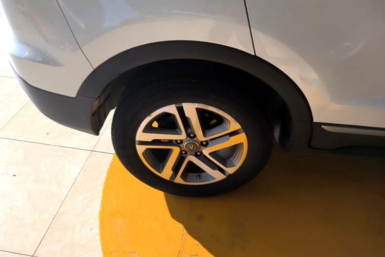 Used CHANGAN CS55 2018 1.5T Automatic Colorful Edition China V Standard Right Rear Wheel Hub