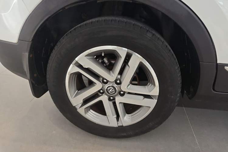 Used CHANGAN CS55 2018 1.5T Automatic Colorful Edition China V Standard Right Rear Wheel Hub