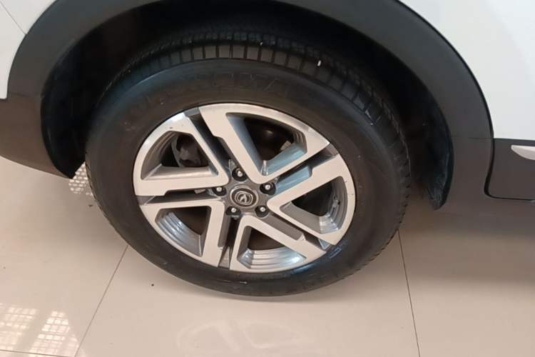 Used CHANGAN CS55 2018 1.5T Automatic Colorful Edition China V Standard Right Rear Wheel Hub