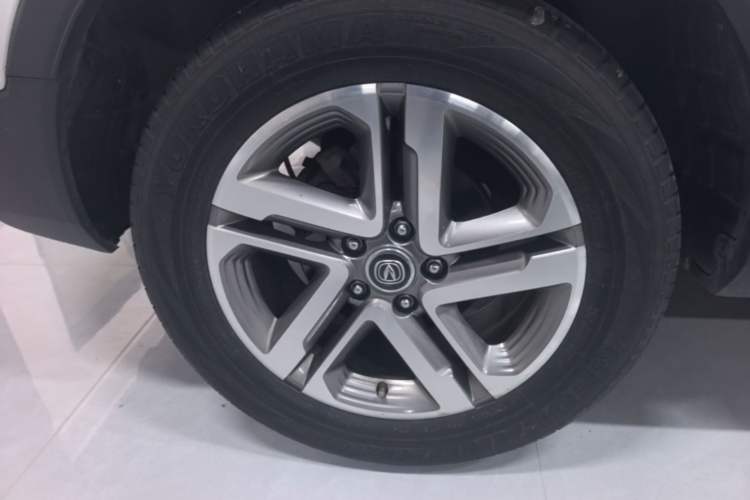 Used CHANGAN CS55 2018 1.5T Automatic Colorful Edition China V Standard Right Rear Wheel Hub