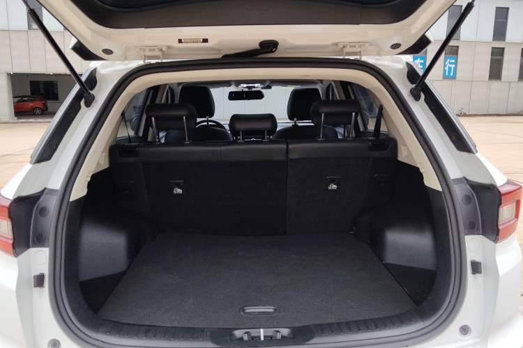 Used CHANGAN CS55 2018 1.5T Automatic Colorful Edition China V Standard Trunk