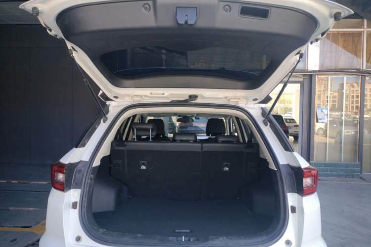 Used CHANGAN CS55 2018 1.5T Automatic Colorful Edition China V Standard Trunk