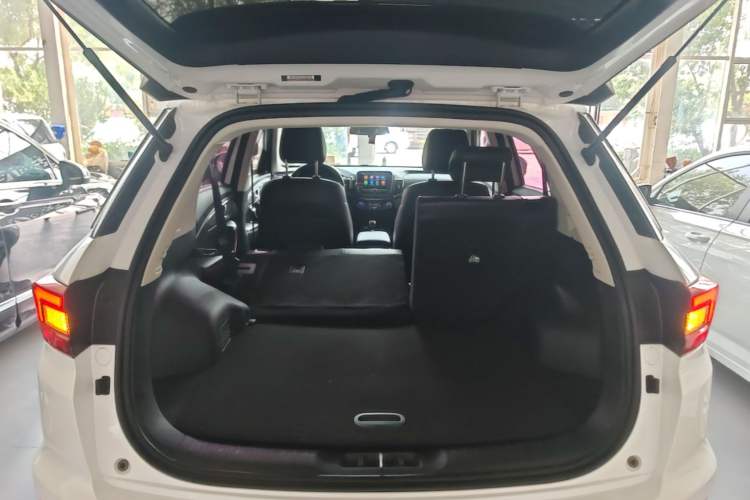 Used CHANGAN CS55 2018 1.5T Manual Colorful Model China V Standard Trunk
