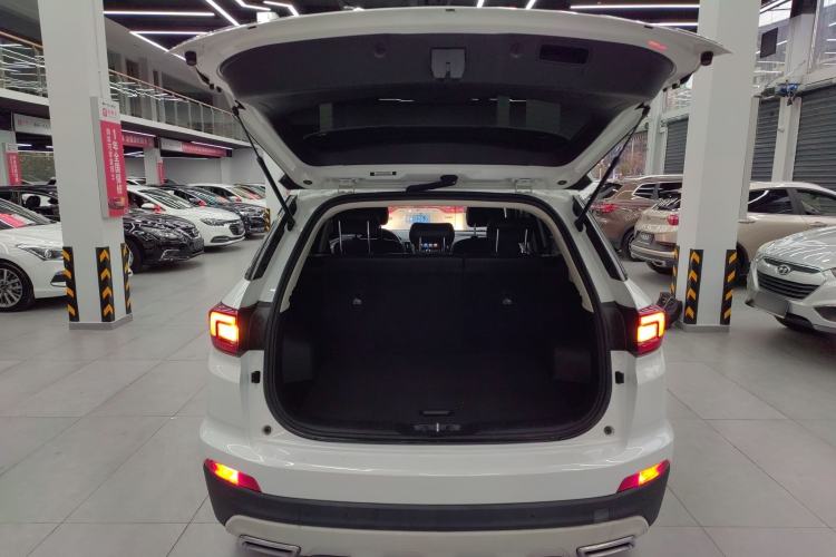 Used CHANGAN CS55 2018 1.5T Automatic Colorful Edition China V Standard Trunk