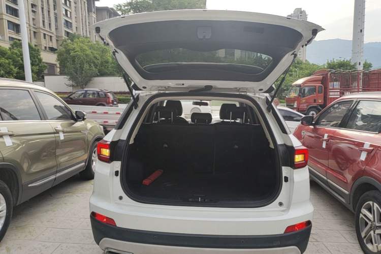 Used CHANGAN CS55 2018 1.5T Automatic Colorful Edition China V Standard Trunk