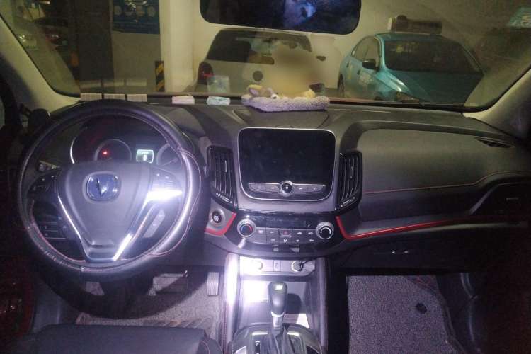 Used CHANGAN CS55 2019 1.5T Automatic Colorful Edition China VI Standard Center Console