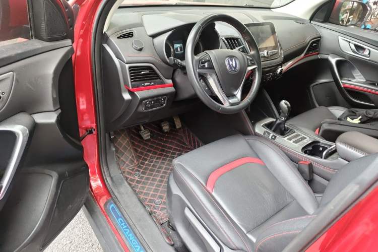 Used CHANGAN CS55 2019 1.5T Manual Colorful Model China VI Standard Center Console
