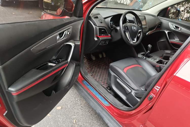 Used CHANGAN CS55 2019 1.5T Manual Colorful Model China VI Standard Driver Seat