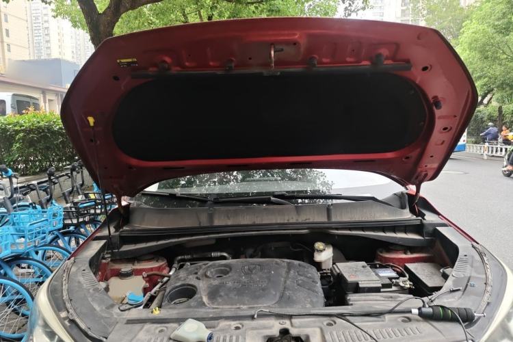 Used CHANGAN CS55 2019 1.5T Manual Colorful Model China VI Standard Engine Bay