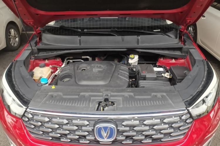 Used CHANGAN CS55 2019 1.5T Manual Colorful Model China VI Standard Engine Bay