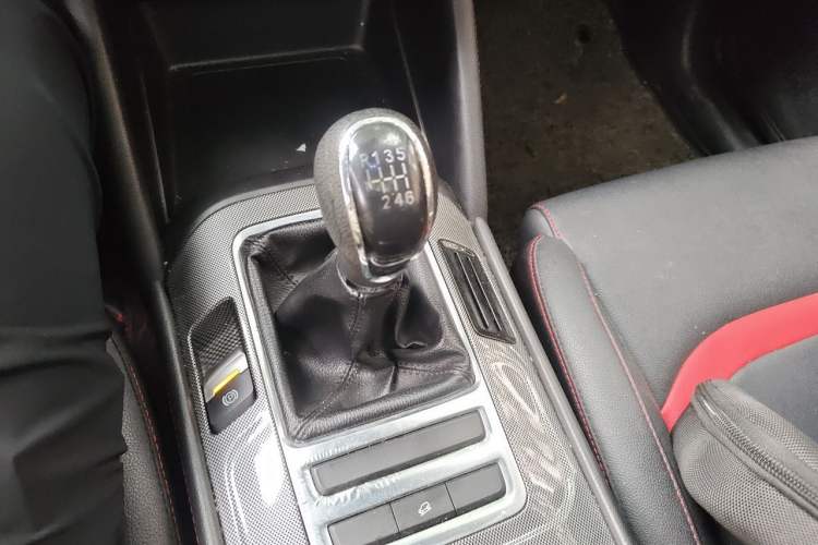 Used CHANGAN CS55 2019 1.5T Manual Colorful Model China VI Standard Gear Lever