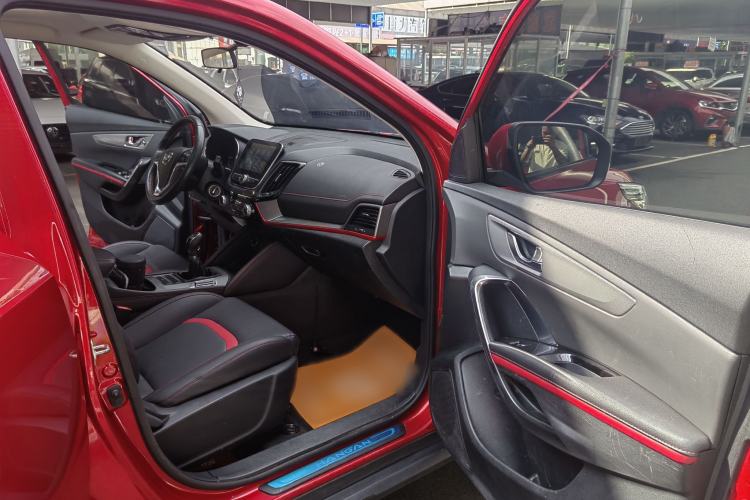 Used CHANGAN CS55 2019 1.5T Manual Colorful Model China VI Standard Interior 2
