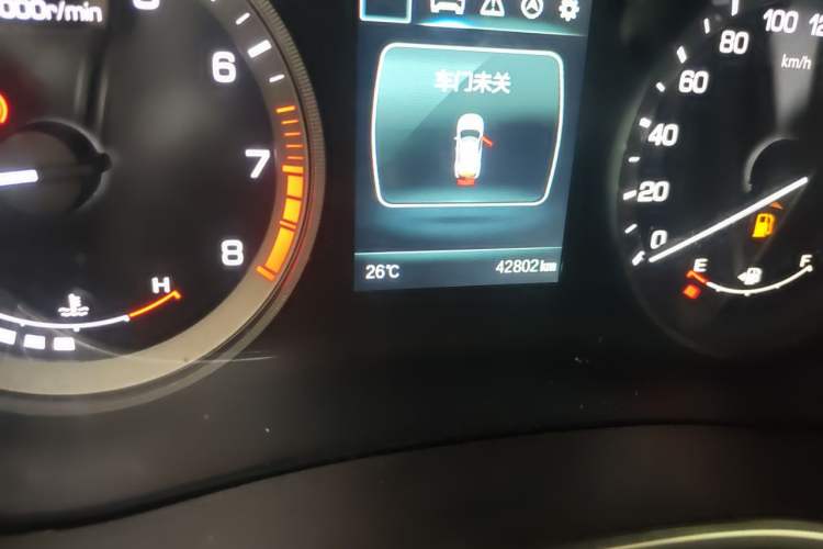 Used CHANGAN CS55 2019 1.5T Manual Colorful Model China VI Standard Odometer Close Up