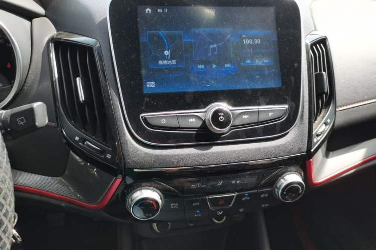 Used CHANGAN CS55 2019 1.5T Manual Colorful Model China VI Standard Audio And AC Panel