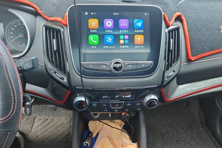 Used CHANGAN CS55 2019 1.5T Manual Colorful Model China VI Standard Audio And AC Panel