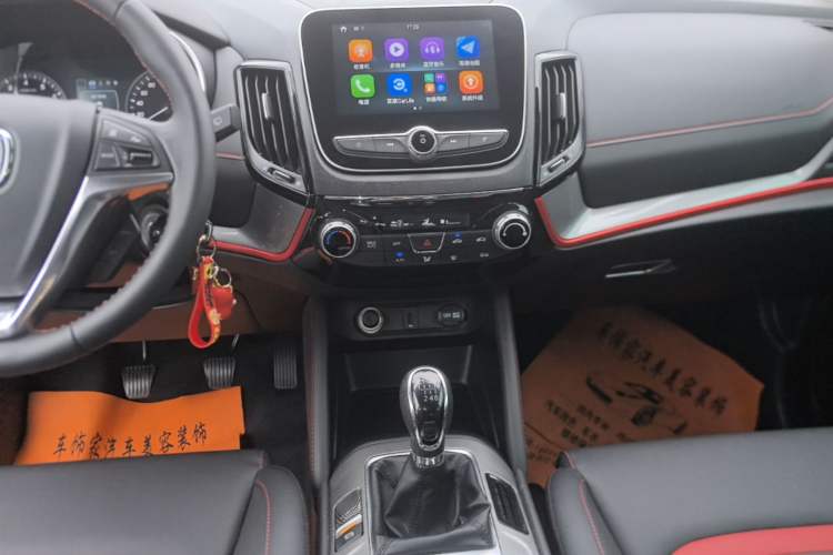 Used CHANGAN CS55 2019 1.5T Manual Colorful Model China VI Standard Audio And AC Panel