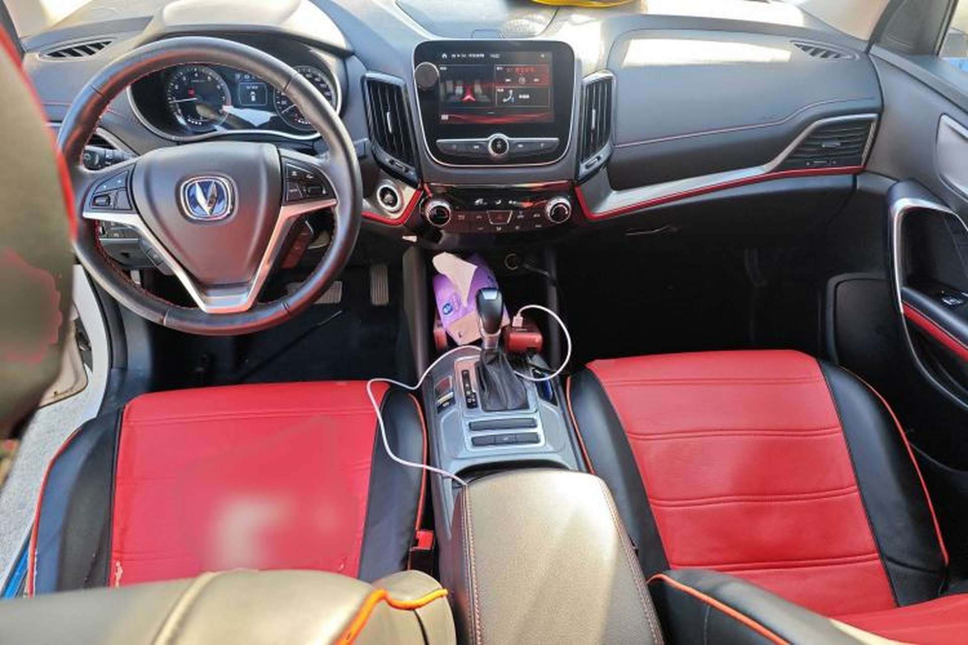 Used CHANGAN CS55 2019 1.5T Automatic Colorful Edition China VI Standard Center Console