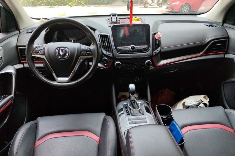 Used CHANGAN CS55 2019 1.5T Automatic Colorful Edition China VI Standard Center Console