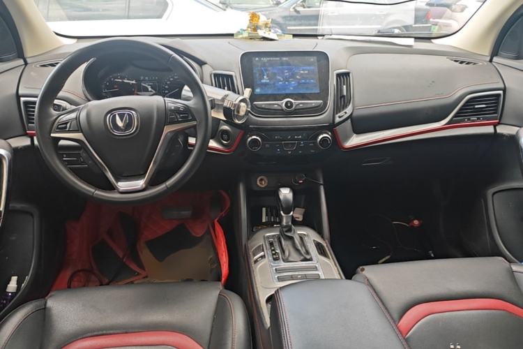 Used CHANGAN CS55 2019 1.5T Automatic Colorful Edition China VI Standard Center Console