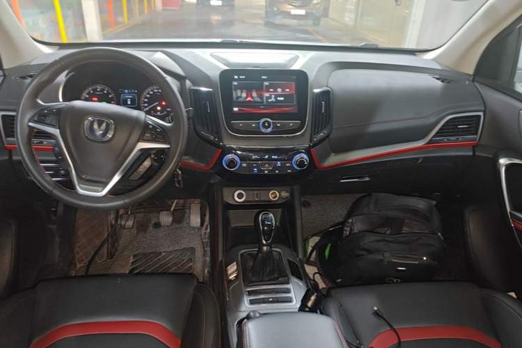 Used CHANGAN CS55 2019 1.5T Manual Colorful Model China VI Standard Center Console