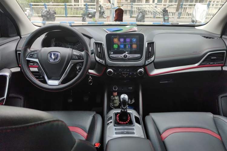Used CHANGAN CS55 2019 1.5T Manual Colorful Model China VI Standard Center Console