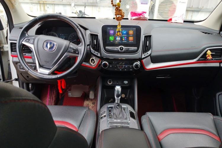 Used CHANGAN CS55 2019 1.5T Automatic Colorful Edition China VI Standard Center Console