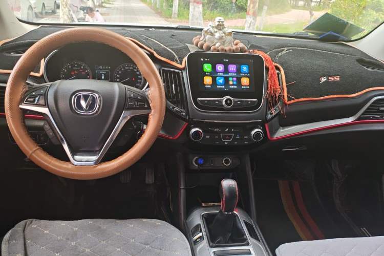 Used CHANGAN CS55 2019 1.5T Manual Colorful Model China VI Standard Center Console