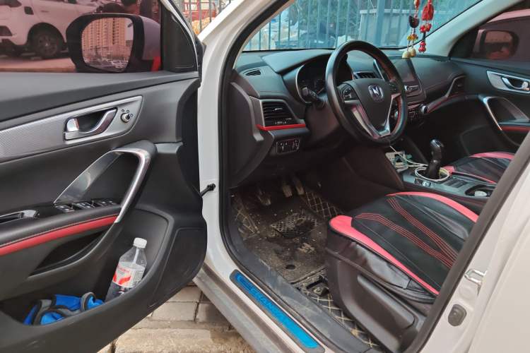 Used CHANGAN CS55 2019 1.5T Manual Colorful Model China VI Standard Driver Seat