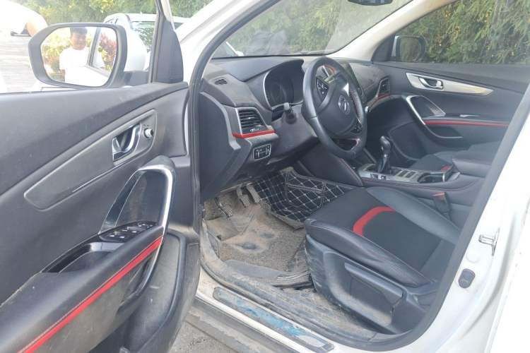 Used CHANGAN CS55 2019 1.5T Manual Colorful Model China VI Standard Driver Seat