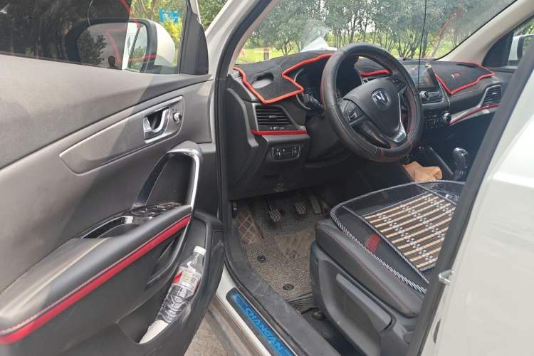 Used CHANGAN CS55 2019 1.5T Manual Colorful Model China VI Standard Driver Seat