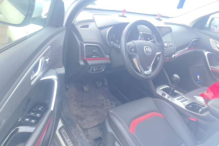 Used CHANGAN CS55 2019 1.5T Manual Colorful Model China VI Standard Driver Seat