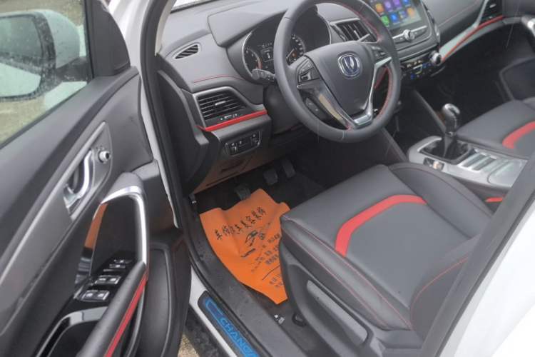 Used CHANGAN CS55 2019 1.5T Manual Colorful Model China VI Standard Driver Seat