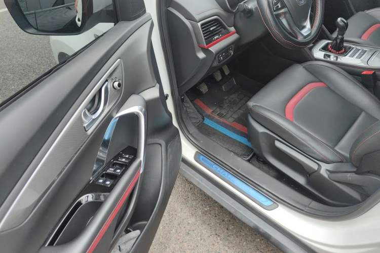 Used CHANGAN CS55 2019 1.5T Manual Colorful Model China VI Standard Driver Seat